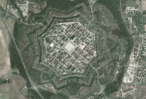 Fortaleza en estrella de Neuf-Brisach en los mapas de Turismo Google